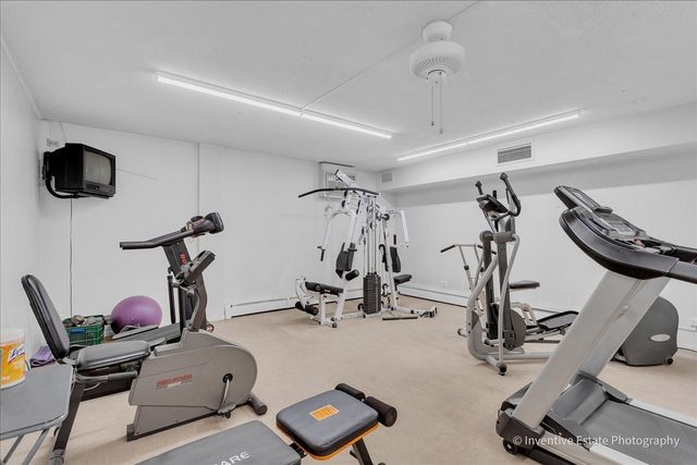 201 S Maple Avenue 111, Oak Park, IL 60302