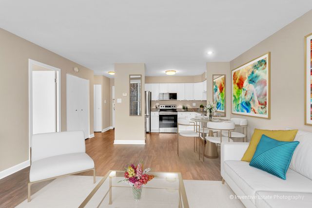 201 S Maple Avenue 111, Oak Park, IL 60302