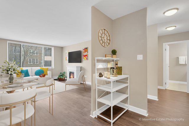 201 S Maple Avenue 111, Oak Park, IL 60302