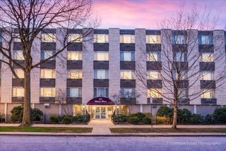 201 S Maple Avenue 111, Oak Park, IL 60302