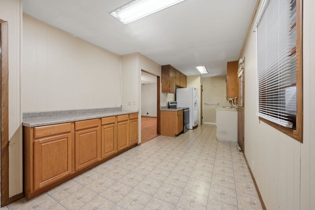 1421 E 31st St South, Wichita, KS 67216