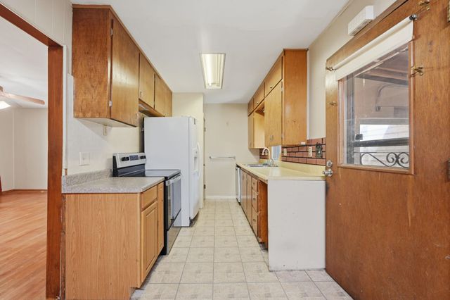 1421 E 31st St South, Wichita, KS 67216