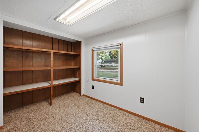 1421 E 31st St South, Wichita, KS 67216