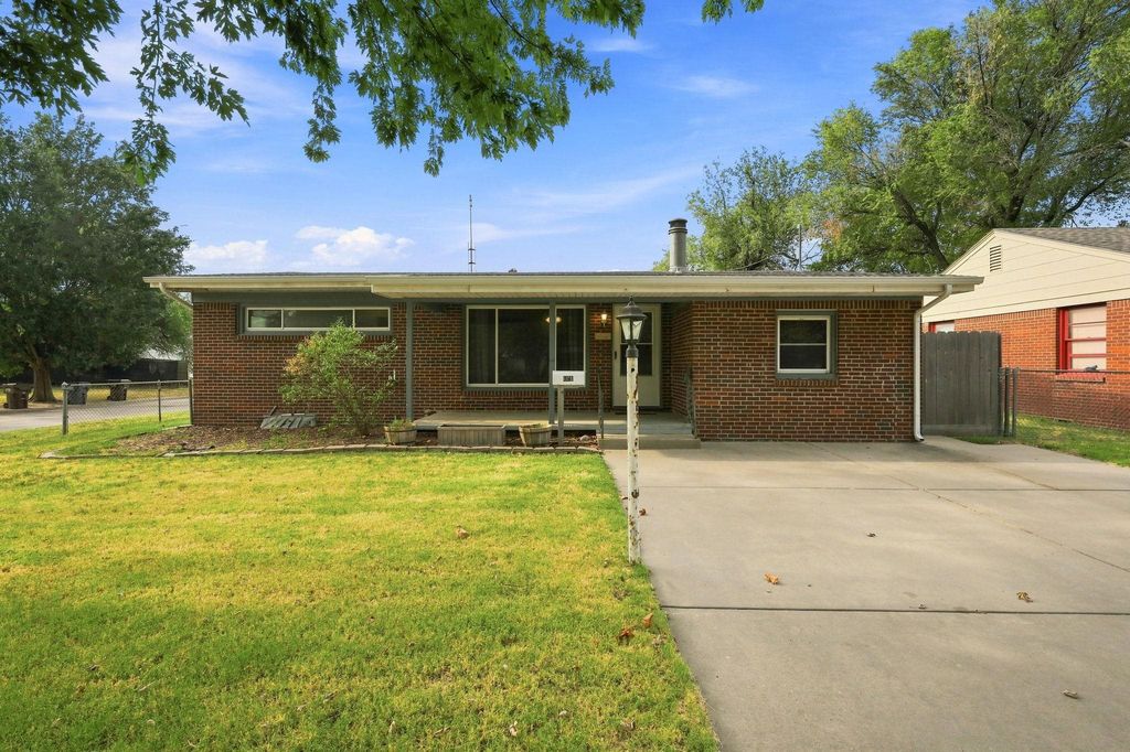 1421 E 31st St South, Wichita, KS 67216