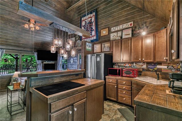 3779 Shady Creek LN, Gloucester, VA 23061