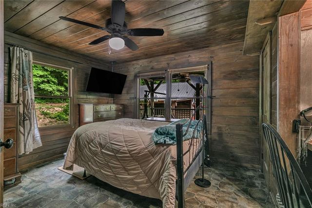 3779 Shady Creek LN, Gloucester, VA 23061