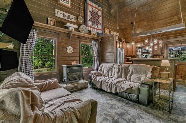 3779 Shady Creek LN, Gloucester, VA 23061