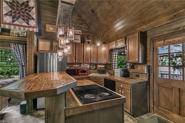 3779 Shady Creek LN, Gloucester, VA 23061