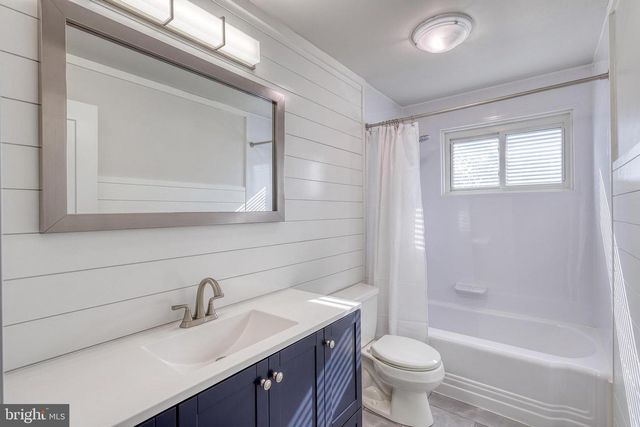 52 CENTER DR, Camp Hill, PA 17011