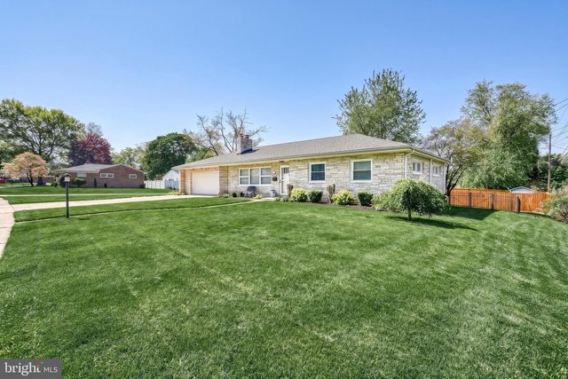 52 CENTER DR, Camp Hill, PA 17011