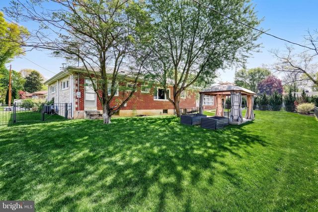 52 CENTER DR, Camp Hill, PA 17011