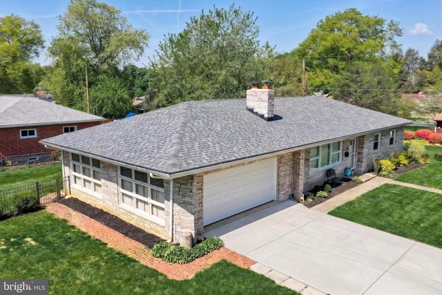 52 CENTER DR, Camp Hill, PA 17011