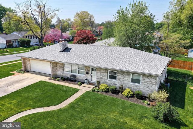 52 CENTER DR, Camp Hill, PA 17011