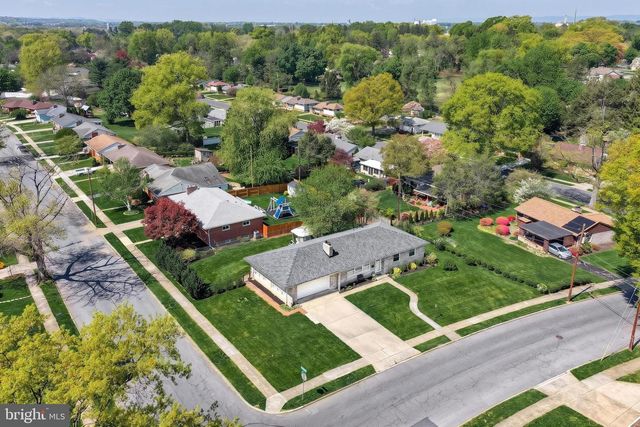 52 CENTER DR, Camp Hill, PA 17011