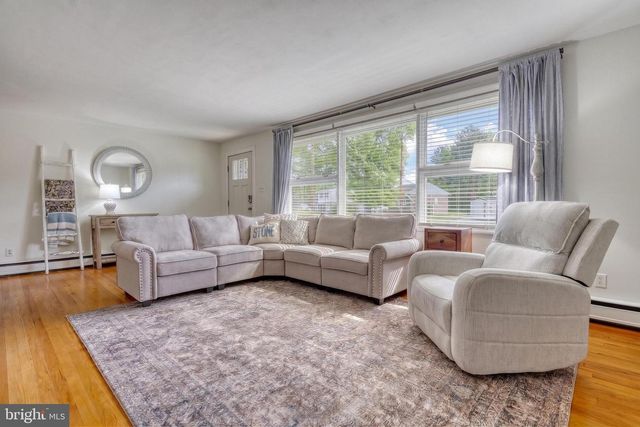 52 CENTER DR, Camp Hill, PA 17011