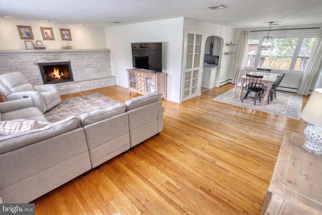 52 CENTER DR, Camp Hill, PA 17011