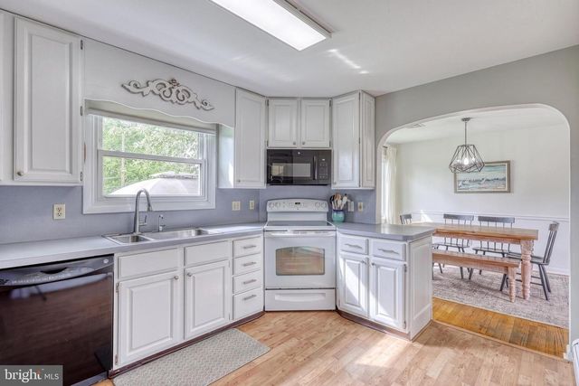 52 CENTER DR, Camp Hill, PA 17011
