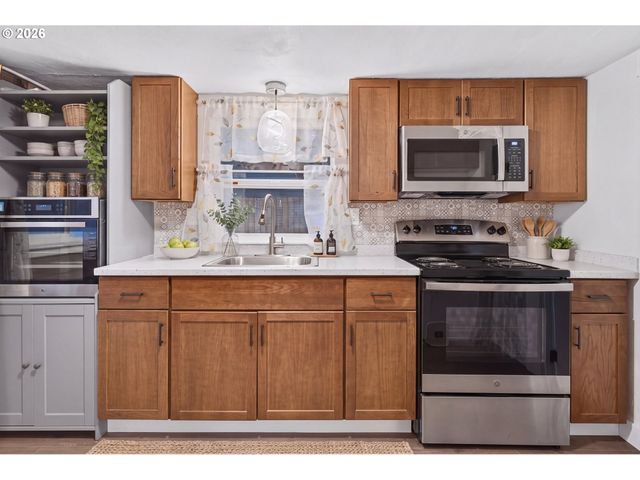 11126 Se BOISE St, Portland, OR 97266