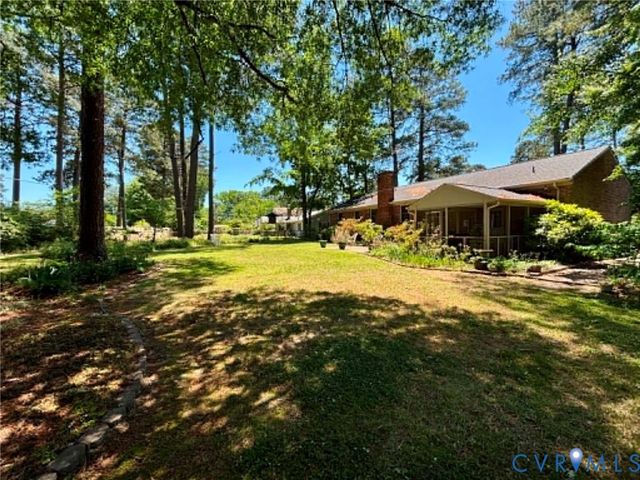 106 Windmere Dr, Colonial Heights, VA 23834