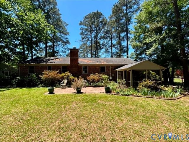 106 Windmere Dr, Colonial Heights, VA 23834