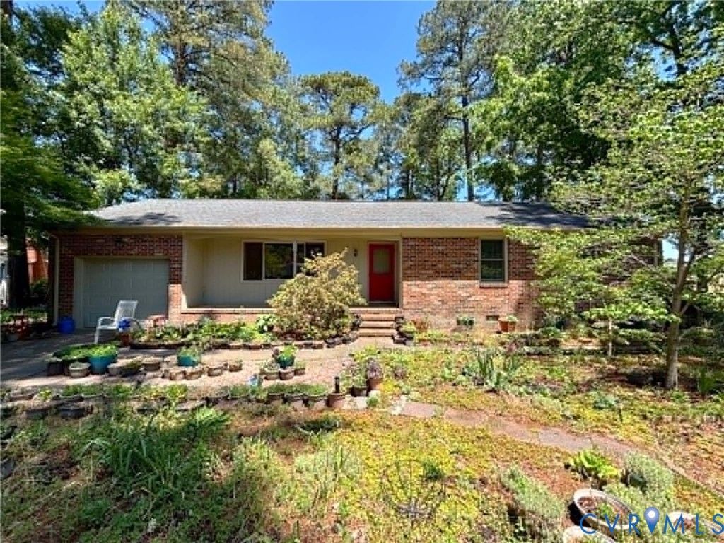 106 Windmere Dr, Colonial Heights, VA 23834