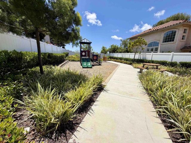 1738 Corte Viejo, Oceanside, CA 92056