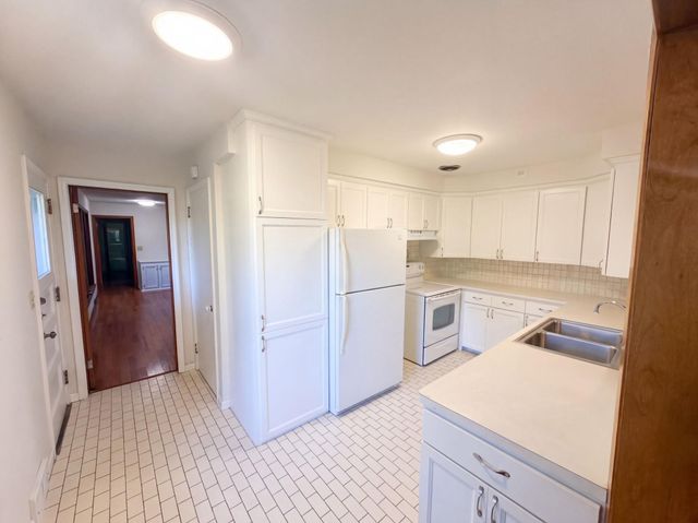 2000 Herschel Street, Roseville, MN 55113