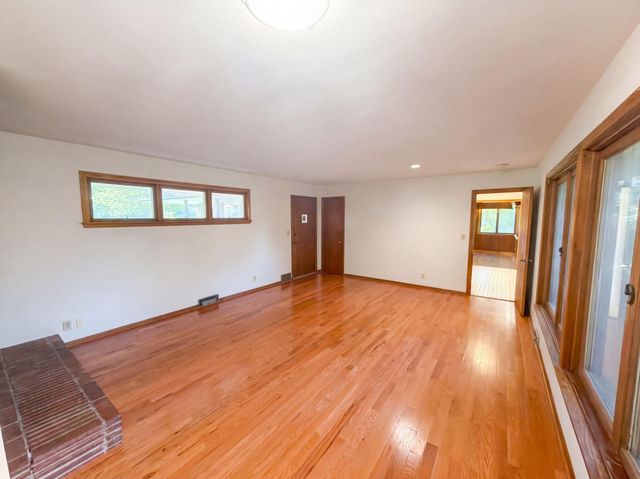 2000 Herschel Street, Roseville, MN 55113