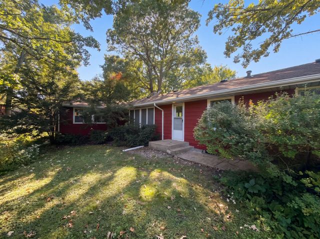2000 Herschel Street, Roseville, MN 55113