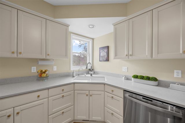 1926 Meadow Ridge Lane, Iowa City, IA 52245