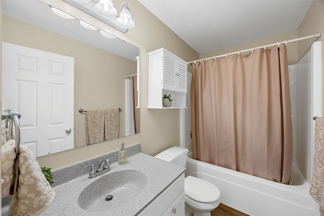 1926 Meadow Ridge Lane, Iowa City, IA 52245