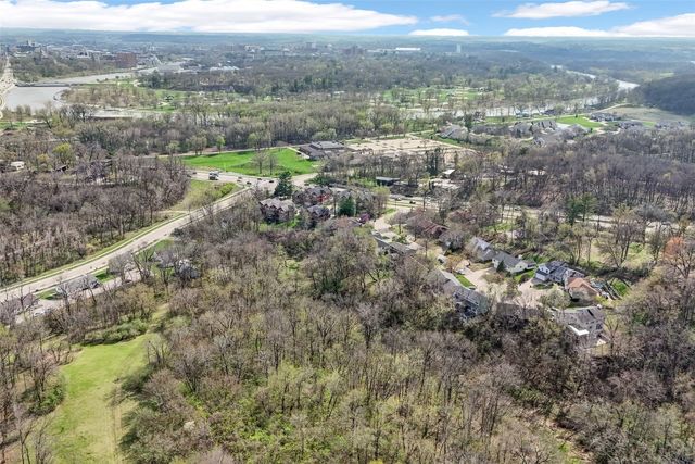 1926 Meadow Ridge Lane, Iowa City, IA 52245