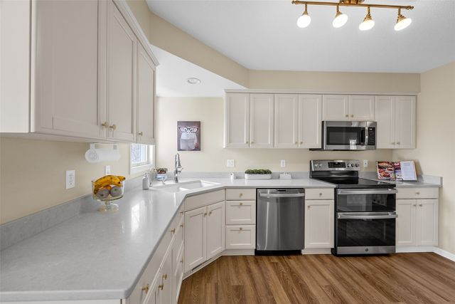 1926 Meadow Ridge Lane, Iowa City, IA 52245