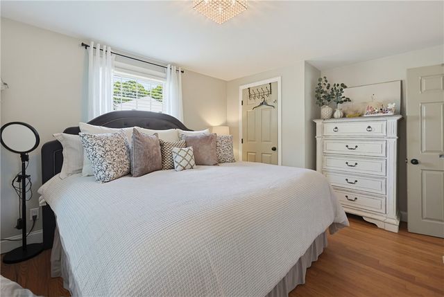 7 Whipple Avenue, Barrington, RI 02806