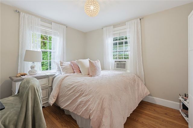 7 Whipple Avenue, Barrington, RI 02806