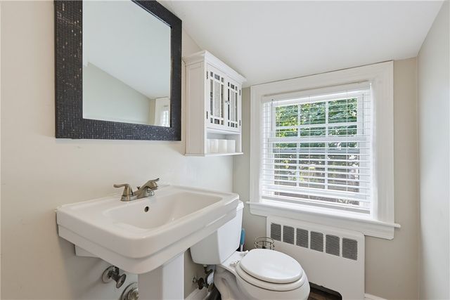 7 Whipple Avenue, Barrington, RI 02806