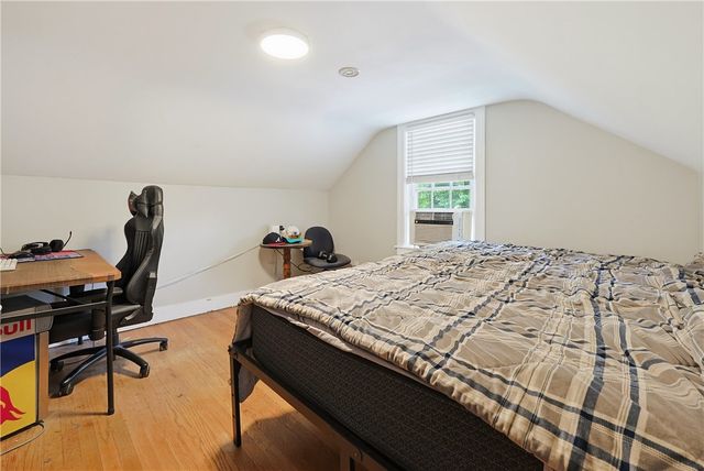 7 Whipple Avenue, Barrington, RI 02806