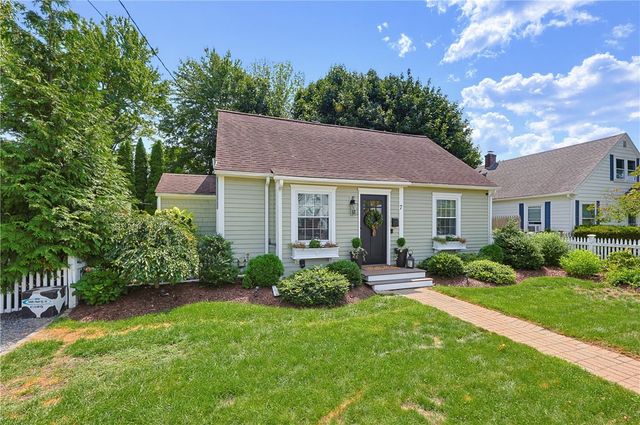 7 Whipple Avenue, Barrington, RI 02806