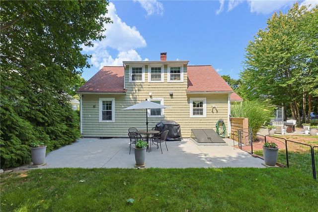 7 Whipple Avenue, Barrington, RI 02806