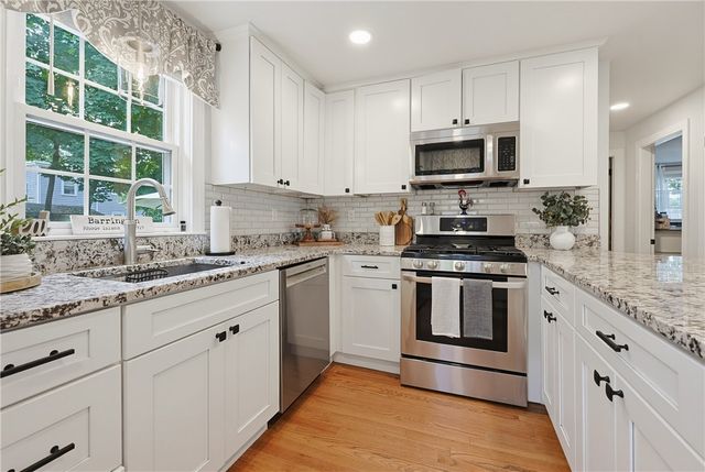 7 Whipple Avenue, Barrington, RI 02806