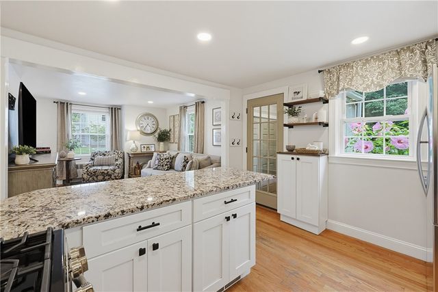 7 Whipple Avenue, Barrington, RI 02806