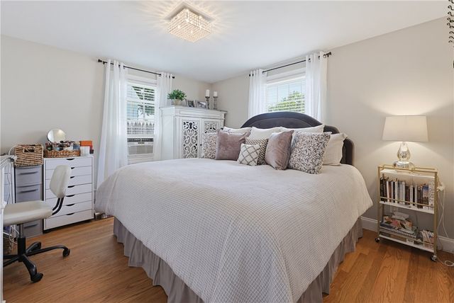7 Whipple Avenue, Barrington, RI 02806