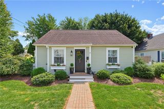 7 Whipple Avenue, Barrington, RI 02806