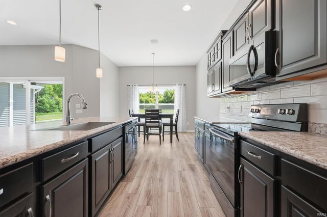2130 Caesar Trail, Fort Wayne, IN 46818
