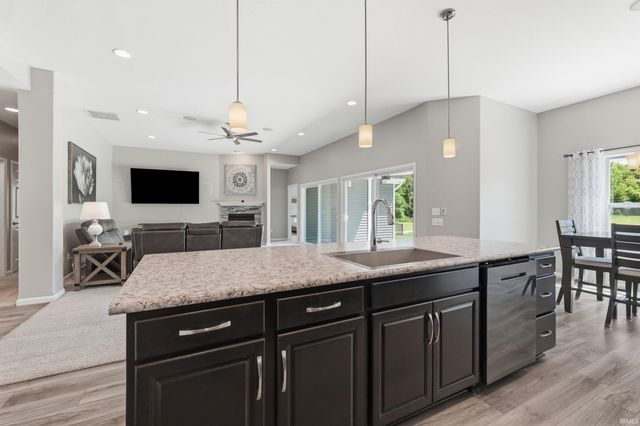 2130 Caesar Trail, Fort Wayne, IN 46818