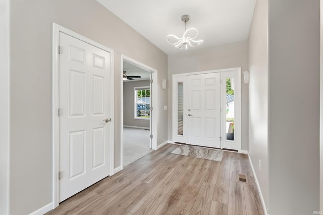 2130 Caesar Trail, Fort Wayne, IN 46818