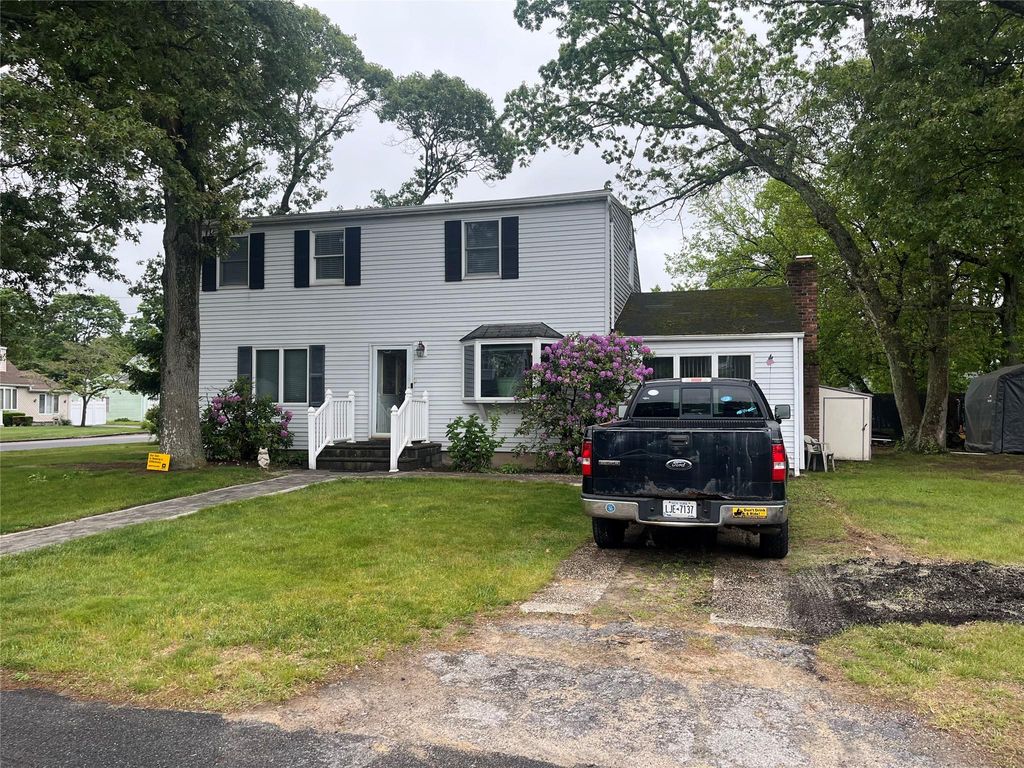 18 Bonnybill Drive, Centereach, NY 11720
