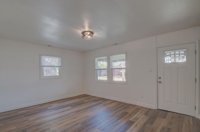 825 E 14th Avenue, Gary, IN 46407