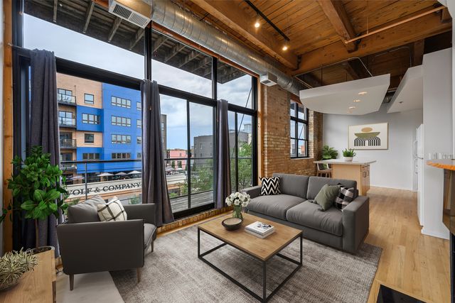 1751 N WESTERN Avenue 303, Chicago, IL 60647