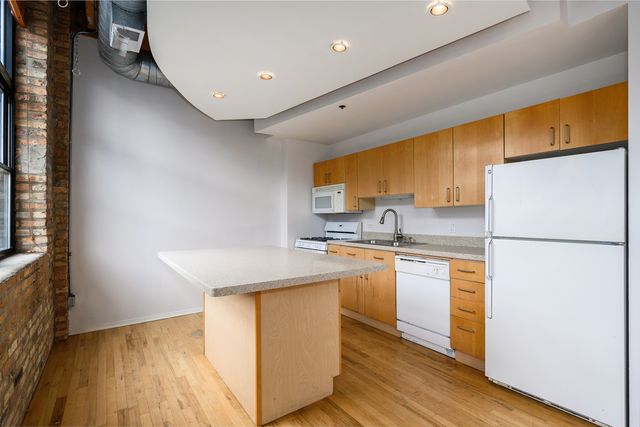 1751 N WESTERN Avenue 303, Chicago, IL 60647